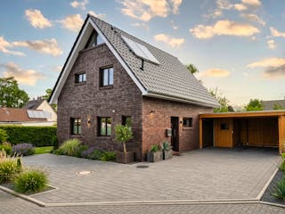 Massivhaus Satteldach 131 von AMR-Wohnbau Schlüsselfertig ab 291000€, Satteldach-Klassiker Außenansicht 1