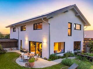 Fertighaus Satteldach Landhaus 241 von LUXHAUS, Satteldach-Klassiker Außenansicht 1