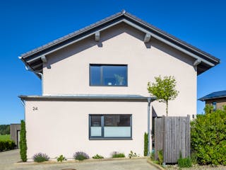 Fertighaus Satteldach Landhaus 241 von LUXHAUS, Satteldach-Klassiker Außenansicht 2