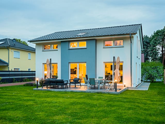 Massivhaus Haus Hamburg von ROTH MASSIVHAUS Schlüsselfertig ab 419000€, Satteldach-Klassiker Außenansicht 1