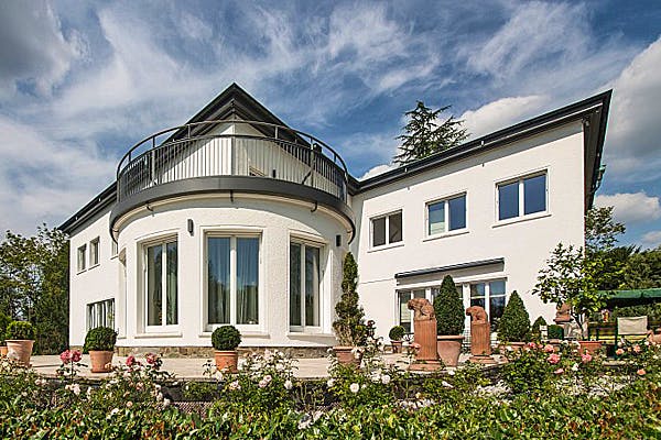 5b37a82c_portraitblock1