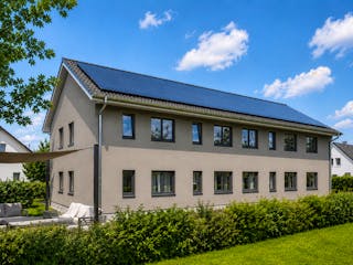 Massivhaus Haus Neuenhagen von ROTH MASSIVHAUS Schlüsselfertig ab 1316500€, Satteldach-Klassiker Außenansicht 2