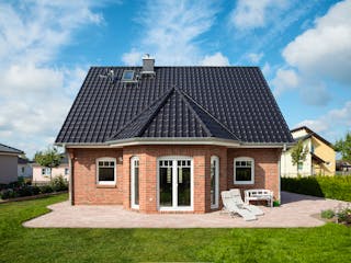 Massivhaus Friesenhaus 145 von ROTH MASSIVHAUS Schlüsselfertig ab 359100€, Satteldach-Klassiker Außenansicht 4