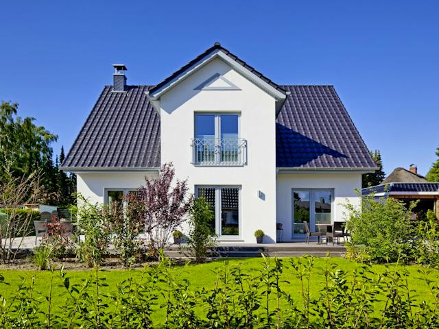 Massivhaus Haus Behringer von Leberer Massivhaus Schlüsselfertig ab 567000€, Satteldach-Klassiker Außenansicht 1