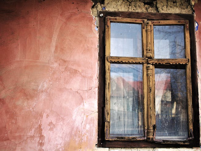 Fenster an einem alten Haus das vererbt wurde