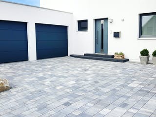 Treppenstufen zur Haustür