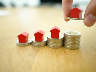 Haus finanzieren mit verschiedenen Darlehen