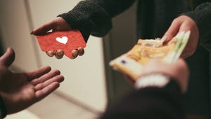 Austausch von Geld zwischen zwei Menschen