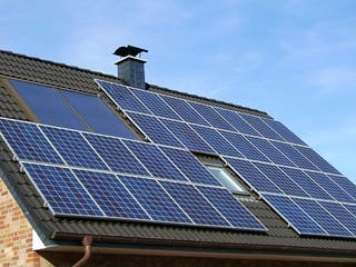 Massivhaus Satteldach mit Photovoltaikanlage