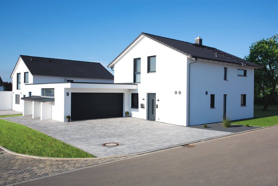 Satteldachhaus mit Doppelgarage von Living Haus