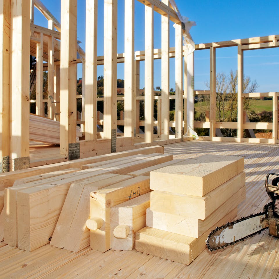 Aufbau eines Holzhaus in Skelettbauweise