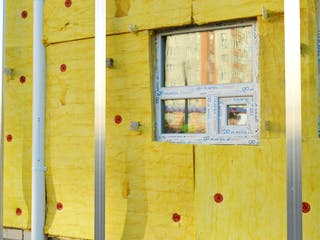 Massivhaus offene Wand mit Dämmung