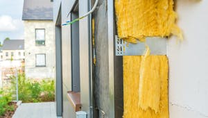 Querschnitt einer Dämmung der Außenwand an einem Haus