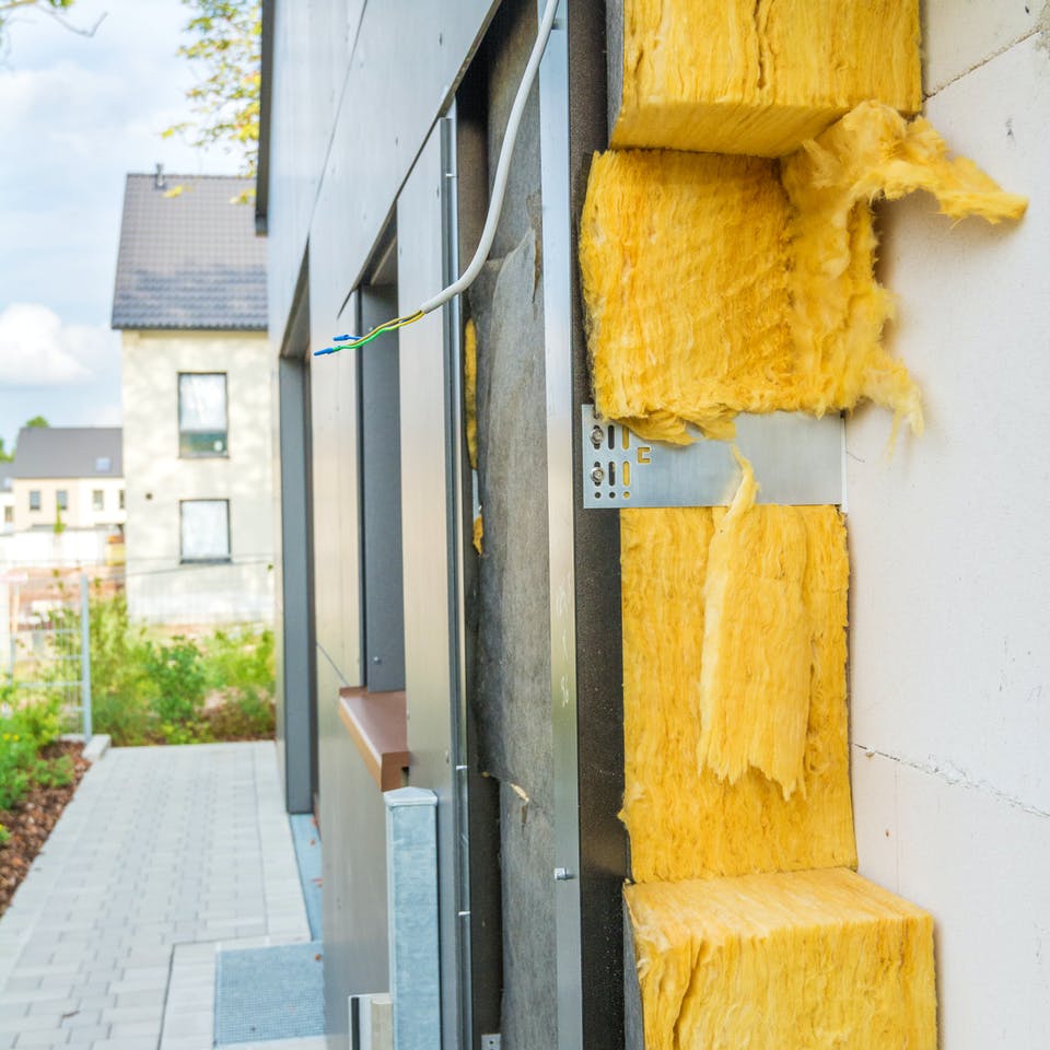 Querschnitt einer Dämmung der Außenwand an einem Haus