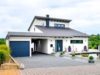 Haus mit Garage und Carport Stellplatz daneben
