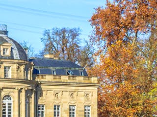 Großes prachtvolles Haus mit Runddach
