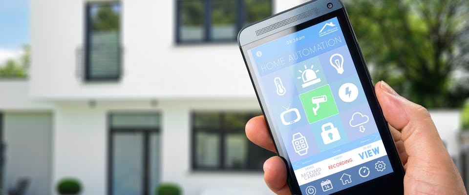 Smartphone Smart Home Steuerung im Eigenheim