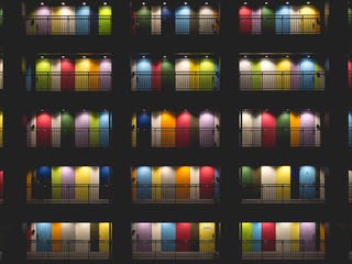 Viele bunte Türen