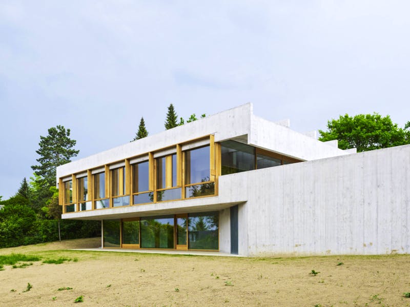 Modernes Flachdachhaus aus Beton im Bauhausstil