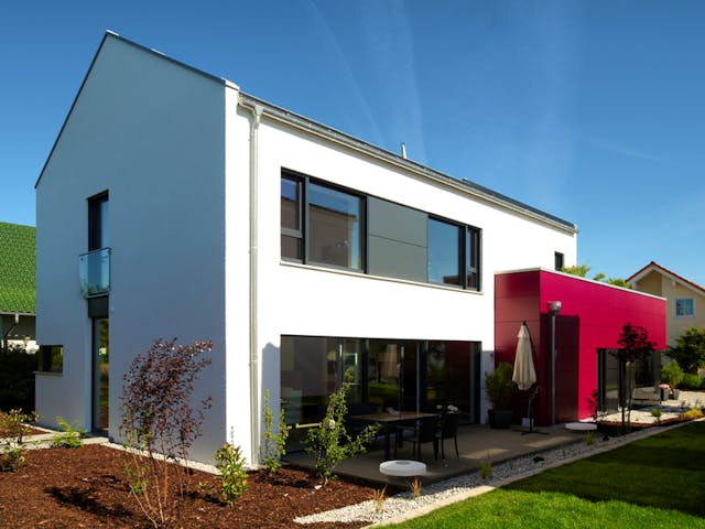 Fertighaus Musterhaus GenerationX von FischerHaus Schlüsselfertig ab 358342€, Satteldach-Klassiker Außenansicht 3
