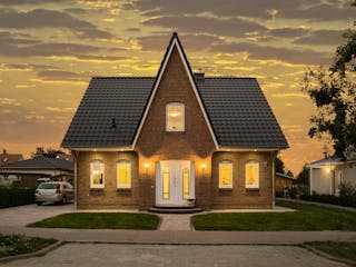 Massivhaus Friesenhaus 145 von ROTH MASSIVHAUS Schlüsselfertig ab 359100€, Satteldach-Klassiker Außenansicht 5