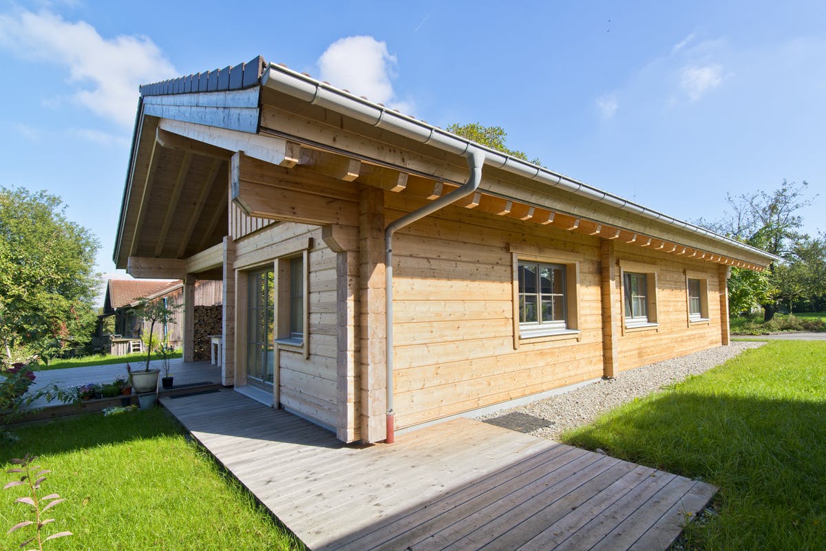 Modernes Blockhaus als Bungalow