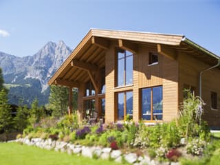 Fertighaus Achensee von ISARTALER HOLZHAUS Schlüsselfertig ab 244900€, Blockhaus Außenansicht 1