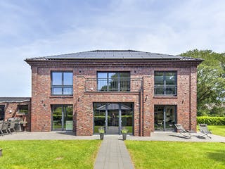 Massivhaus Dorn von AIM Hausbau, Stadtvilla Außenansicht 2