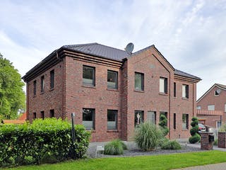 Massivhaus Dorn von AIM Hausbau, Stadtvilla Außenansicht 4