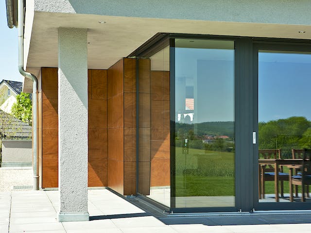 Massivhaus Ohlig von AIM Hausbau, Satteldach-Klassiker Außenansicht 4