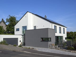 Massivhaus Rademacher von AIM Hausbau, Satteldach-Klassiker Außenansicht 1