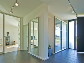 Massivhaus Uhrmacher von AIM Hausbau, Satteldach-Klassiker Innenansicht 1