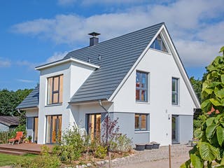 Massivhaus Ulrich von AIM Hausbau, Satteldach-Klassiker Außenansicht 2