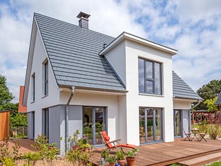 Massivhaus Ulrich von AIM Hausbau, Satteldach-Klassiker Außenansicht 3