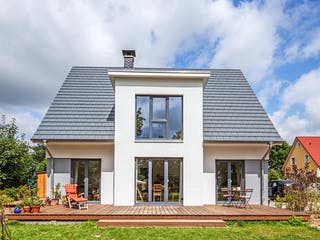 Massivhaus Ulrich von AIM Hausbau, Satteldach-Klassiker Außenansicht 1