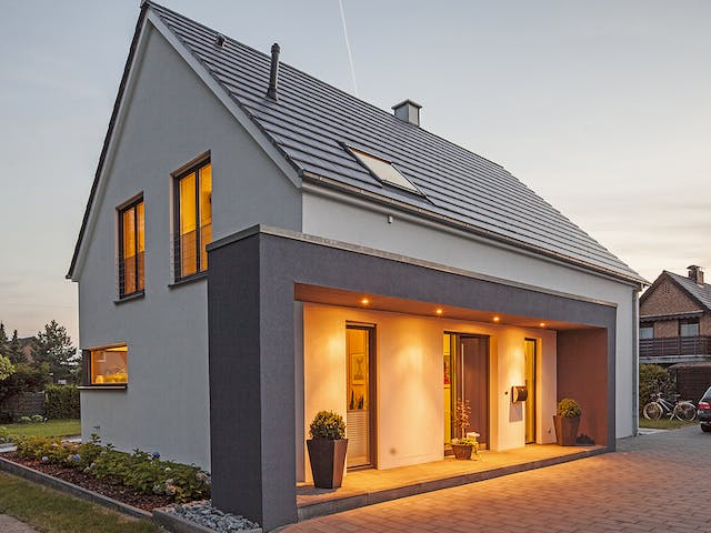Massivhaus Vettel von AIM Hausbau, Satteldach-Klassiker Außenansicht 2