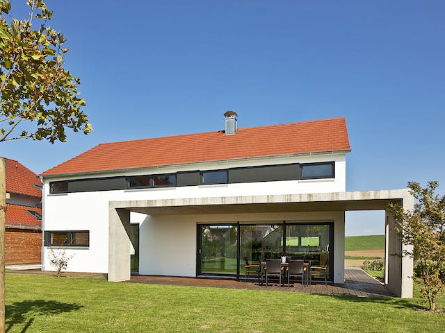 Massivhaus Zöllner von AIM Hausbau, Satteldach-Klassiker Außenansicht 1
