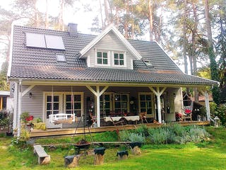 Fertighaus Axel von AKOST Holzhäuser, Satteldach-Klassiker Außenansicht 3