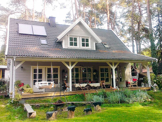 Fertighaus Axel von AKOST Holzhäuser, Satteldach-Klassiker Außenansicht 3