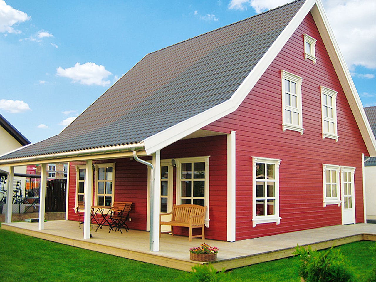 Fertighaus Bernd von AKOST Holzhäuser, Satteldach-Klassiker Außenansicht 1