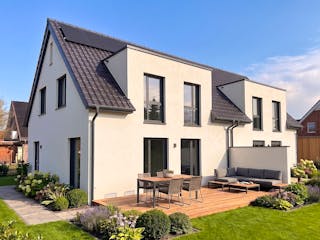Massivhaus DHH Satteldach von AMR-Wohnbau Schlüsselfertig ab 272000€, Satteldach-Klassiker Außenansicht 2