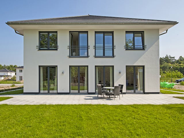 Massivhaus Babelsberg von Aye-Bau Schlüsselfertig ab 536400€, Stadtvilla Außenansicht 4