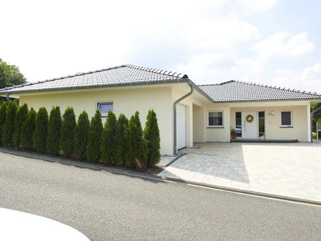 Fertighaus Cilia von Fingerhut Haus Schlüsselfertig ab 474890€, Bungalow Außenansicht 1 Fertighaus Cilia von Fingerhut Haus Schlüsselfertig ab 474890€, Bungalow Außenansicht 1