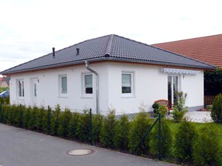 Massivhaus BK Bau-Konzept B100 (inacitve) von BK Bau-Konzept Schlüsselfertig ab 132900€, Bungalow Außenansicht 1