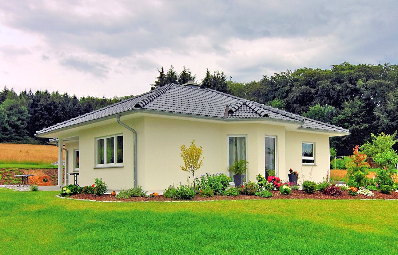 Fertighaus Loko von FINGERHUT-HAUS Schlüsselfertig ab 456074€, Bungalow Außenansicht 2