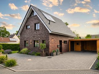 Massivhaus Satteldach 154 von AMR-Wohnbau Schlüsselfertig ab 325000€, Satteldach-Klassiker Außenansicht 1