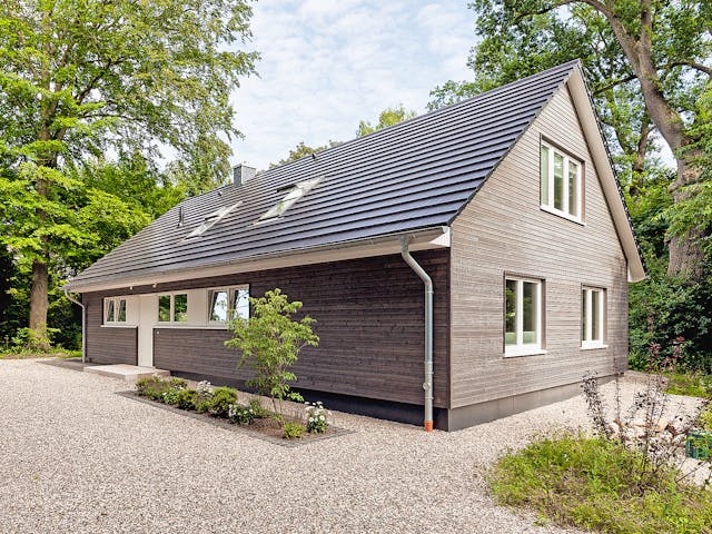 Fertighaus Jesteburg von Bardowicks.Haus und Holzbau Schlüsselfertig ab 650000€, Satteldach-Klassiker Außenansicht 2