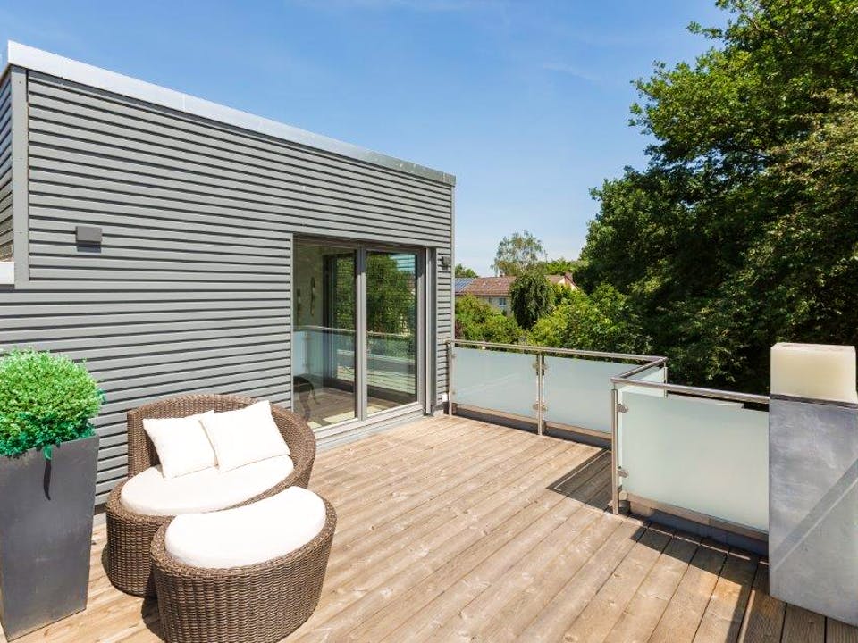 Ein Haus mit Terrasse planen & bauen - Häuser & Infos | Fertighaus.de