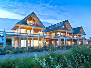 Fertighaus Mehrfamilienhaus Falchengraben von Bau-Fritz - Mehrfamilienhäuser Schlüsselfertig ab 3015000€, Außenansicht 2