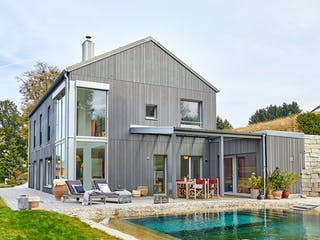Fertighaus Haus am Wald - Kundenhaus von Bau-Fritz Schlüsselfertig ab 940000€, Satteldach-Klassiker Außenansicht 1 Fertighaus Haus am Wald - Kundenhaus von Bau-Fritz Schlüsselfertig ab 940000€, Satteldach-Klassiker Außenansicht 1